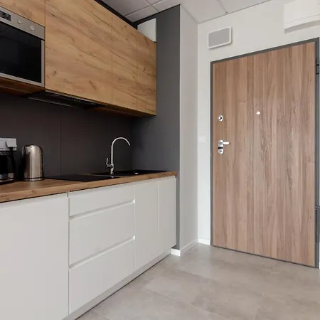 Wola Chic Silver By Bookinghost * Βαρσοβία