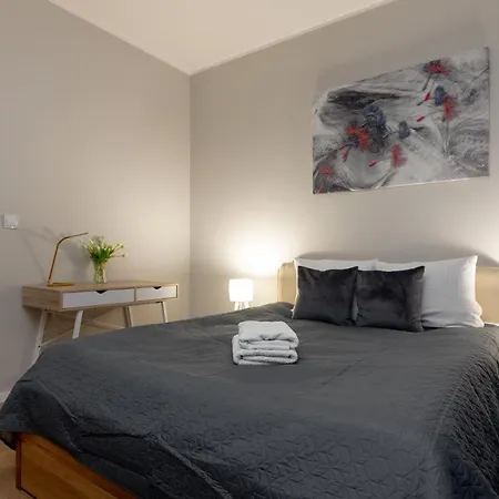 Appartement Wola Chic Silver By Bookinghost *