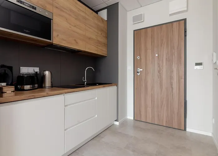 Wola Chic Silver By Bookinghost * Warszawa