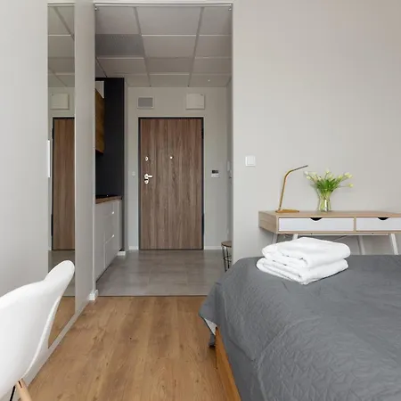 Appartement Wola Chic Silver By Bookinghost